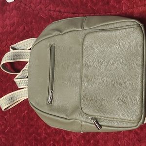 Jewell by Thirty-one olive green backpack